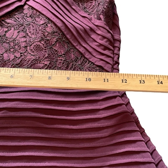 Calvin Klein Burgundy/Plum Ribbed Bodycon Mini Dress V-Neck Cocktail-Size 2 - Picture 8 of 9